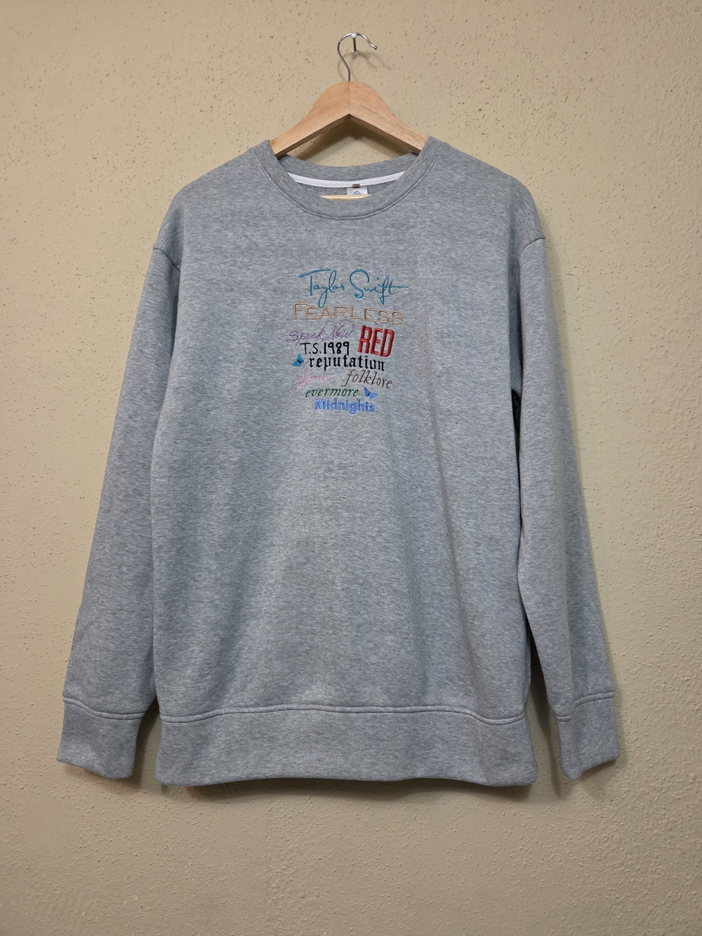 Taylor Swift Sweatshirt Womens Medium Gray Embroidered Crewneck Wemb